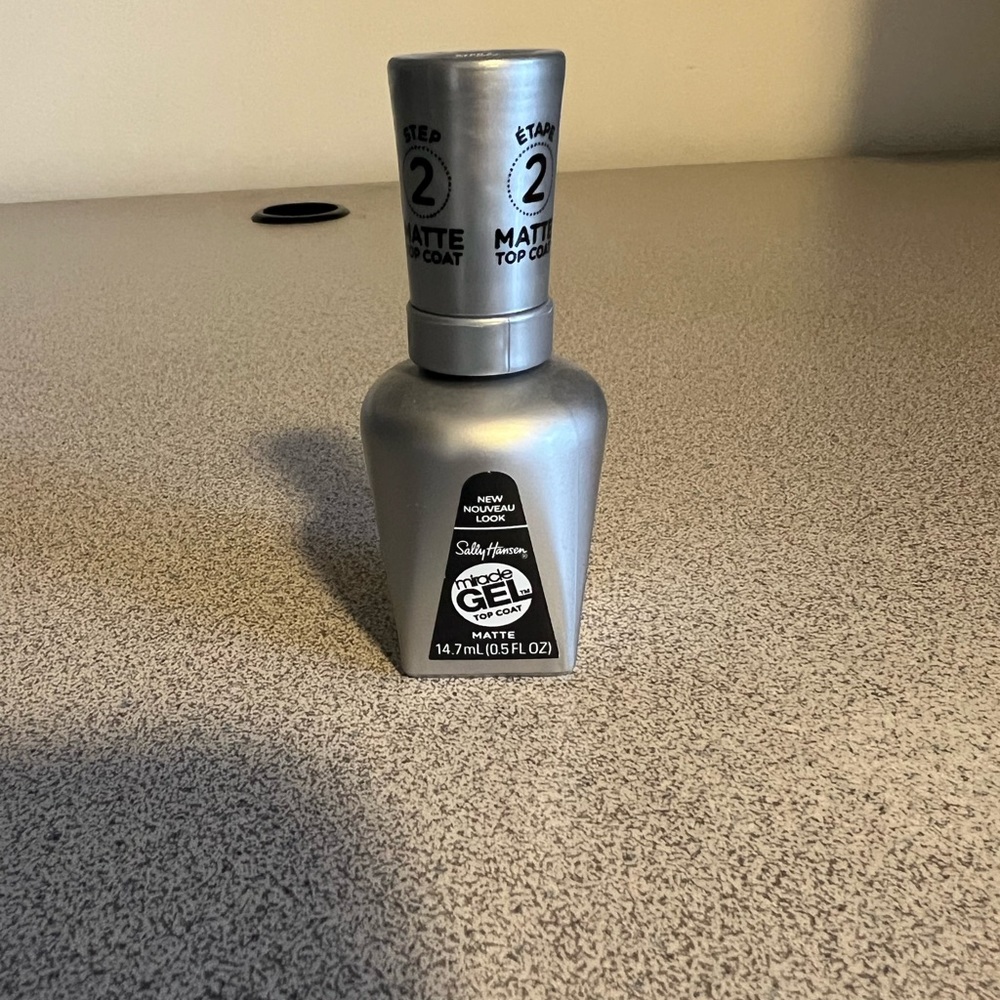 Sally Hansen “MATTE” miracle Gel Top Coat